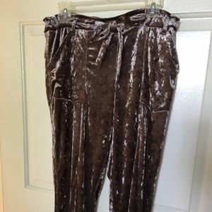 Velvet capris with pockets!!